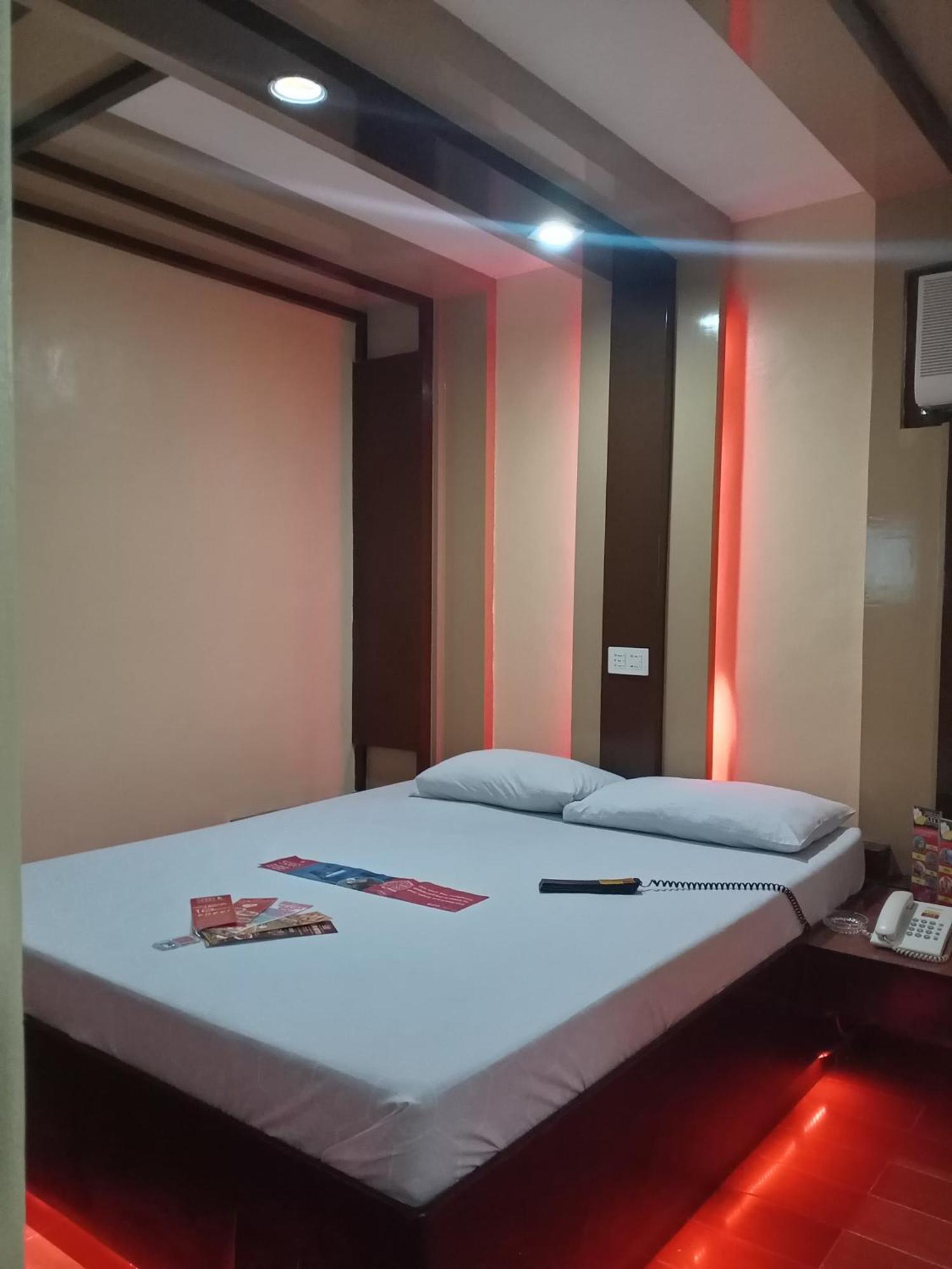 Hotel Sogo Edsa Taft Пасай Экстерьер фото