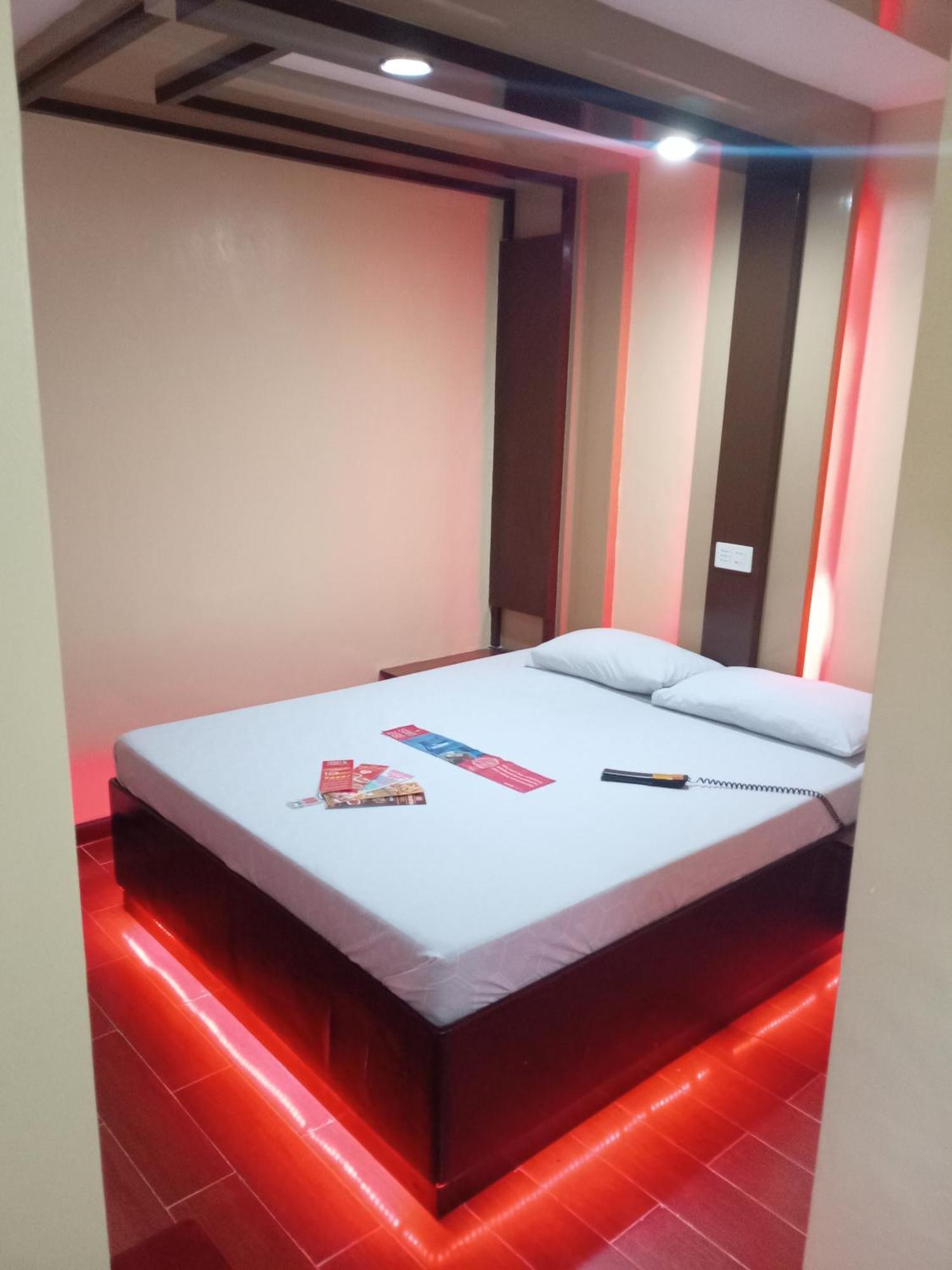 Hotel Sogo Edsa Taft Пасай Экстерьер фото